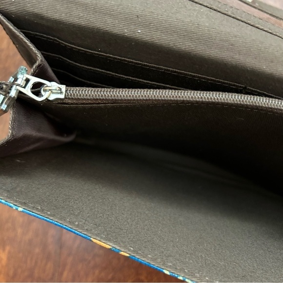 Halsea Blue and Orange Crab Pattern Clutch - Picture 11 of 16